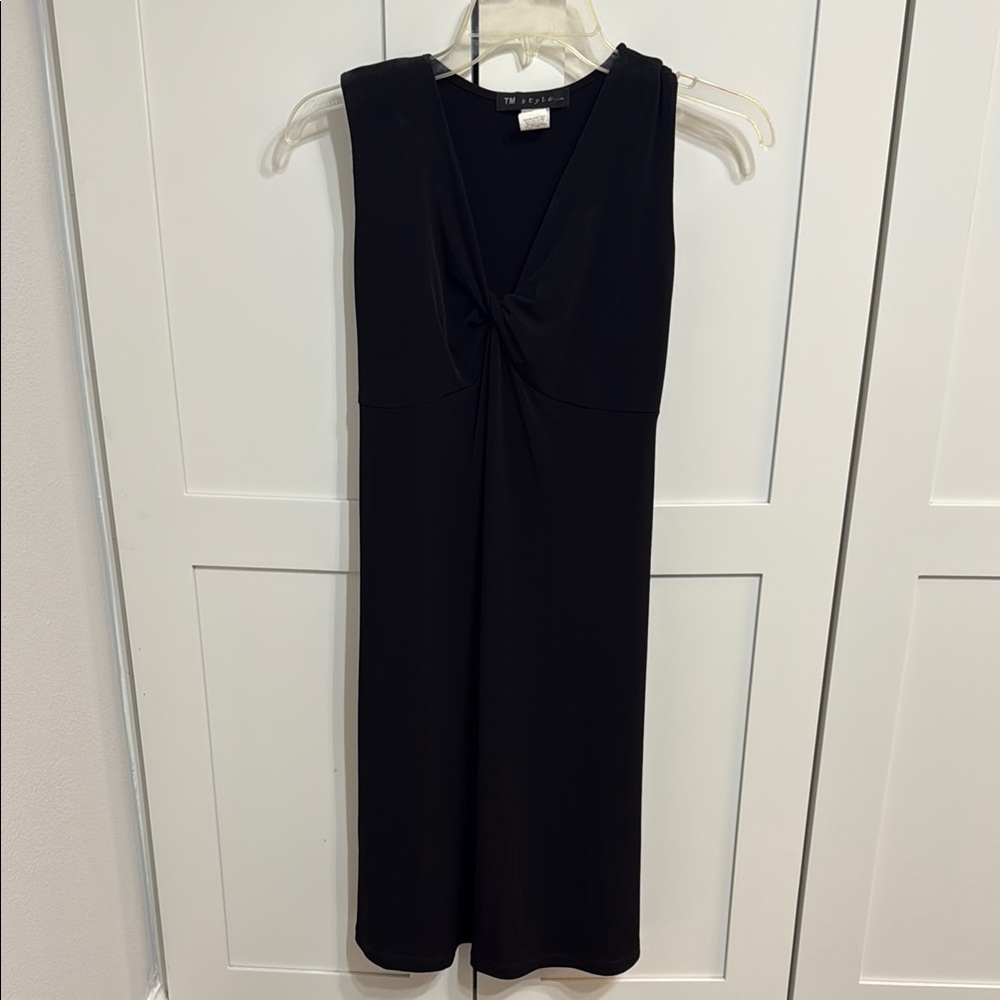 Elegant Black Sleeveless Dress